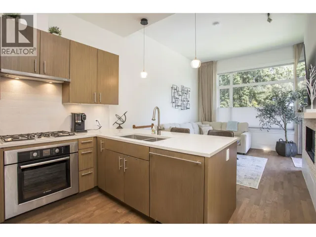 300 2432 HAYWOOD AVENUE, West Vancouver, British Columbia V7V1Y1