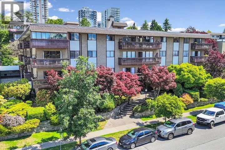 201 120 E 4TH STREET, North Vancouver, British Columbia V7L1H6