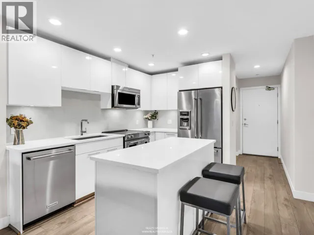 117 723 W 3RD STREET, North Vancouver, British Columbia V7M0E4