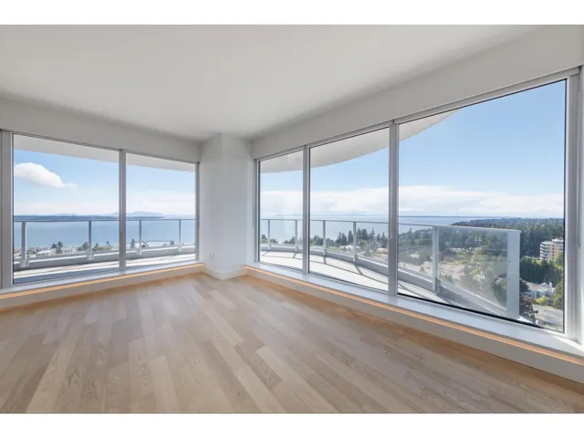 1605 1475 FOSTER STREET, Surrey, British Columbia V4B0C9