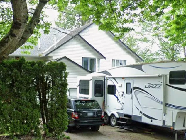 8956 151 STREET, Surrey, British Columbia V3R8Y9