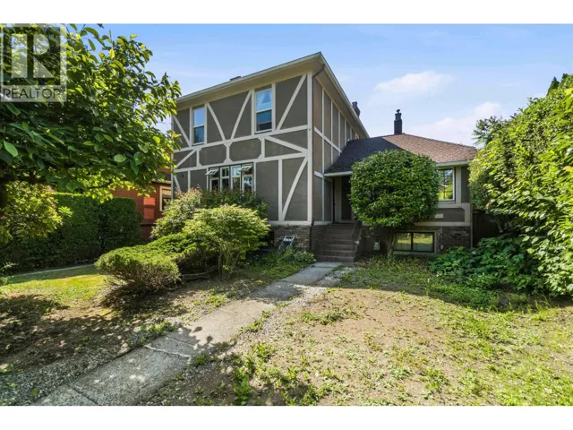 205 FOURTH AVENUE, New Westminster, British Columbia V3L1N5