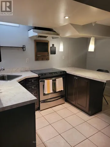 301 VIA ROMANO BOULEVARD, Vaughan (Patterson), Ontario L6A0J1