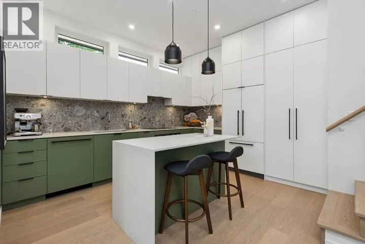 11 E 19TH AVENUE, Vancouver, British Columbia V5V1H8