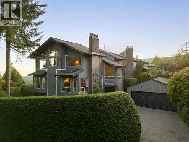551 PALISADE DRIVE, North Vancouver, British Columbia V7R2H9
