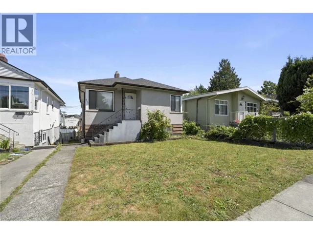 942 NANAIMO STREET, Vancouver, British Columbia V5L4S9
