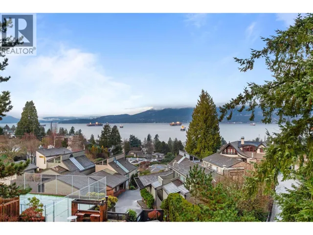 1995 SASAMAT PLACE, Vancouver, British Columbia V6R4A3
