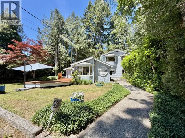 3658 BEACH AVENUE, Roberts Creek, British Columbia V0N2W2
