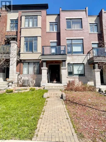 95 CARRVILLE WOODS CIRCLE, Vaughan (Patterson), Ontario L6A1S2