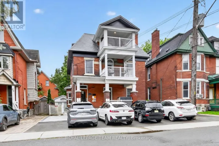 64 DELAWARE AVENUE S, Ottawa, Ontario K2P0Z3