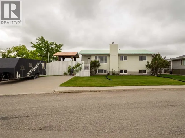 640 Tumbleweed Avenue, Pincher Creek, Alberta T0K1W0