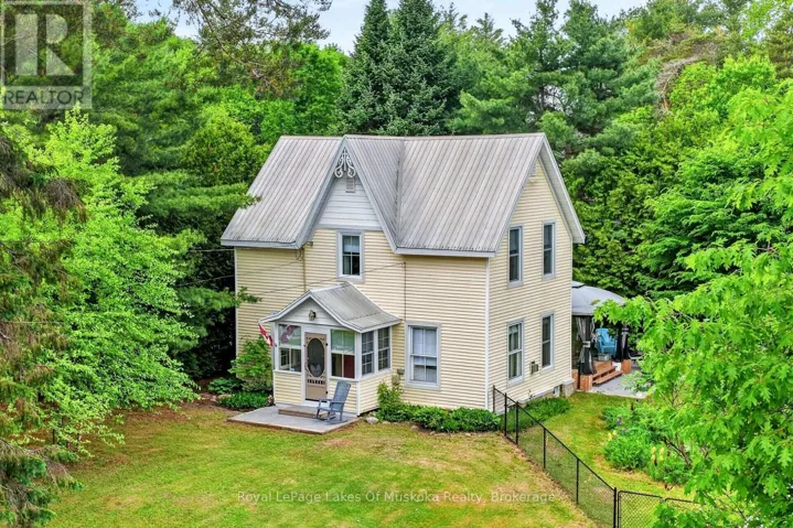 4 SPRUCE STREET E, Lake of Bays (Mclean), Ontario P0B1A0