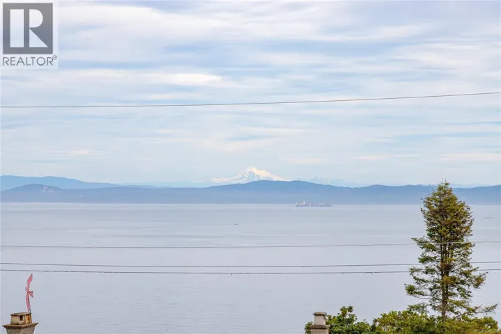 922 Claremont Ave, Saanich, British Columbia V8Z2G4