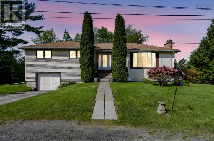 4 Allen Drive, Mount Uniacke, Nova Scotia B0N1Z0