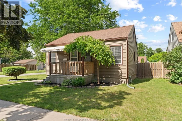 1904 WESTCOTT, Windsor, Ontario N8W4K4