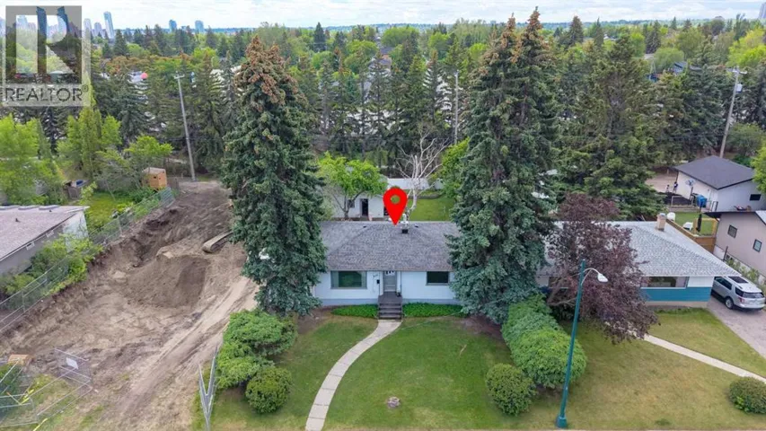 2115 Halifax Crescent NW, Calgary, Alberta T2M4C8