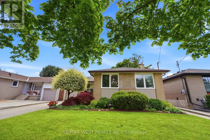 2 RENAULT CRESCENT, Toronto (Humber Heights), Ontario M9P1J1