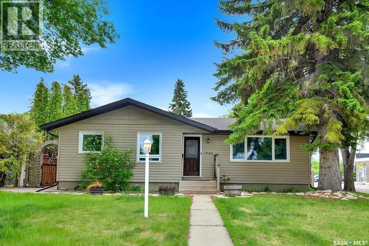 1369 East CENTRE, Saskatoon, Saskatchewan S7J3A8