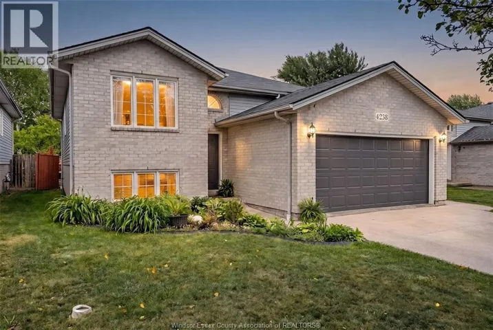 4238 SHARON, Windsor, Ontario N9G2X9