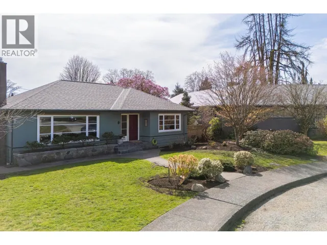 106 COLLEGE COURT, New Westminster, British Columbia V3L1K9