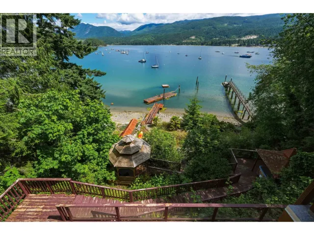 5810 MARINE WAY, Sechelt, British Columbia V7Z0L8