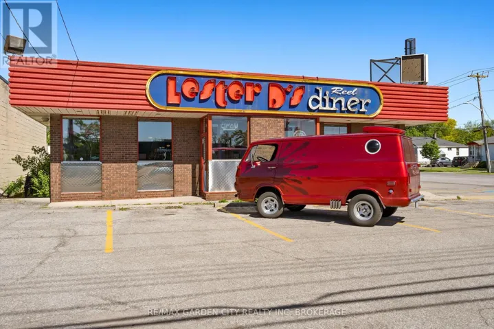 144 HARTZELL ROAD, St. Catharines (Secord Woods), Ontario L2P1N8