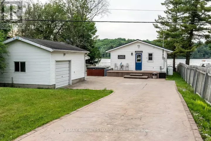 10 FOXTROT LANE, Front of Yonge, Ontario K0E1R0