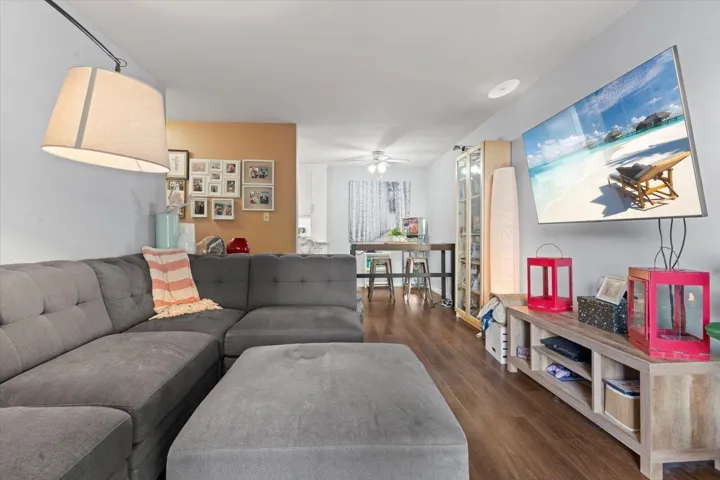 103 2567 VICTORIA STREET, Abbotsford, British Columbia V2T2T4