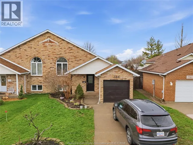 724 CABANA ROAD East, Windsor, Ontario N9G1A4