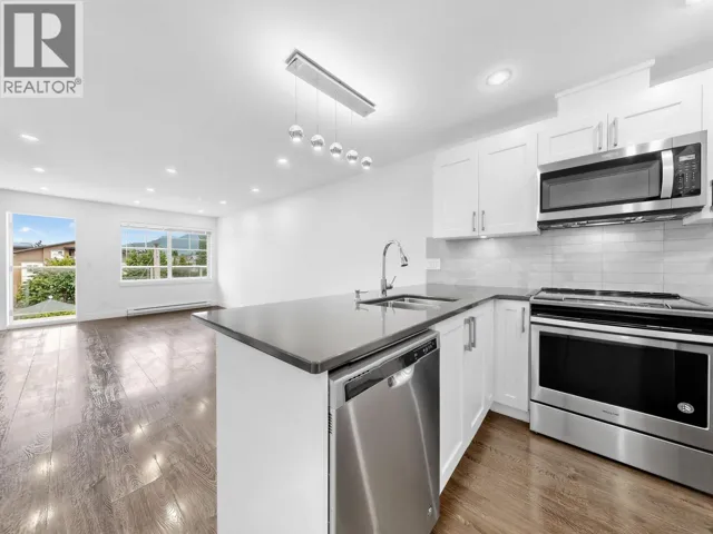 1990 WESTMINSTER AVENUE, Port Coquitlam, British Columbia V3B1E8
