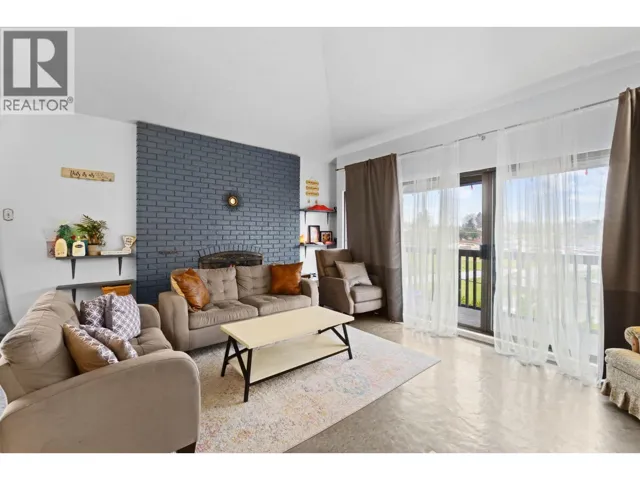 304 720 EIGHTH AVENUE, New Westminster, British Columbia V3M2R3