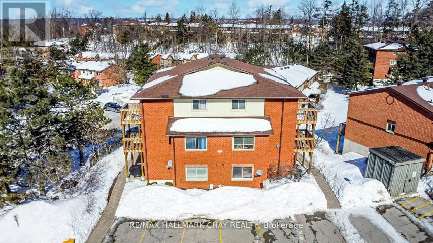 8 - 22 MEADOW LANE, Barrie (Ardagh), Ontario L4N7K2