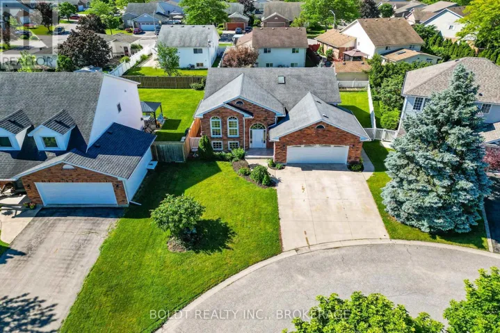 6 CEDAR COURT, St. Catharines (Rykert/Vansickle), Ontario L2S3V1