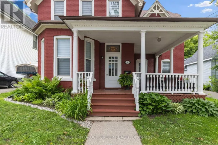 16 BEECHER STREET, Brockville, Ontario K6V5L9