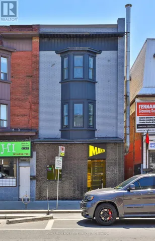 995 BLOOR STREET, Toronto (Dufferin Grove), Ontario M6H1M1