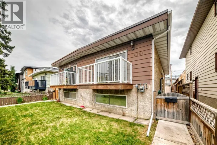 4331, 72 Street Street NW, Calgary, Alberta T3B2L1