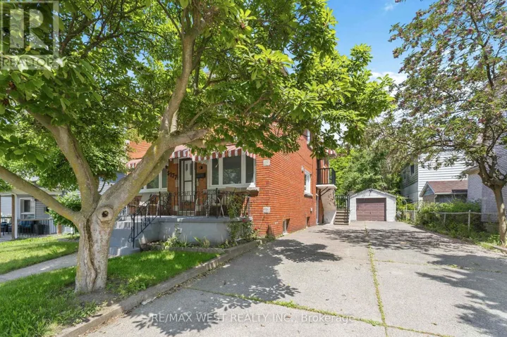 5177 KITCHENER STREET, Niagara Falls (Clifton Hill), Ontario L2G1B4