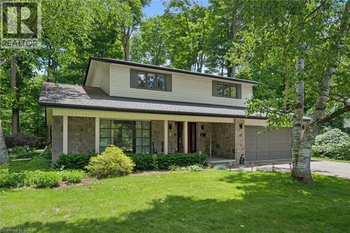 15 WILDWOOD Place, Waterloo, Ontario N2L4B2