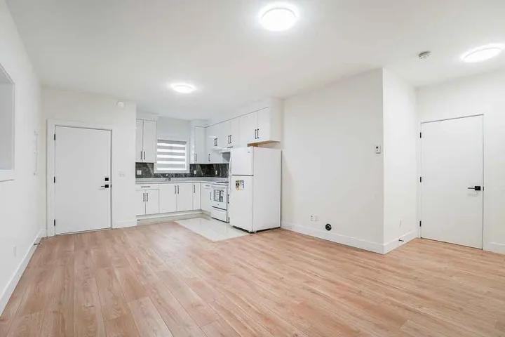 17800 BARNSTON, Surrey, British Columbia V3X0E2