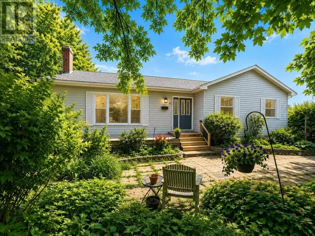 42 Fowler Street, Wolfville, Nova Scotia B4P1M4
