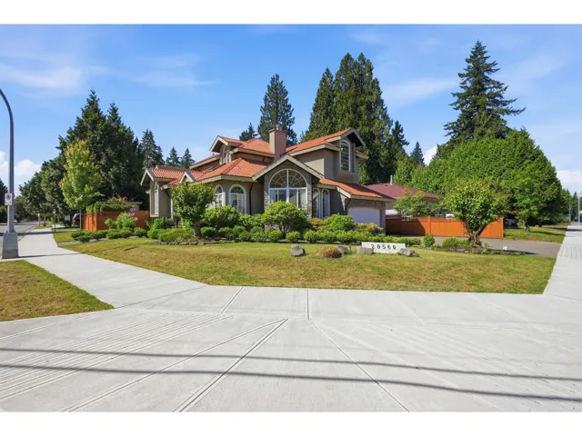 20560 46A AVENUE, Langley, British Columbia V3A3J8