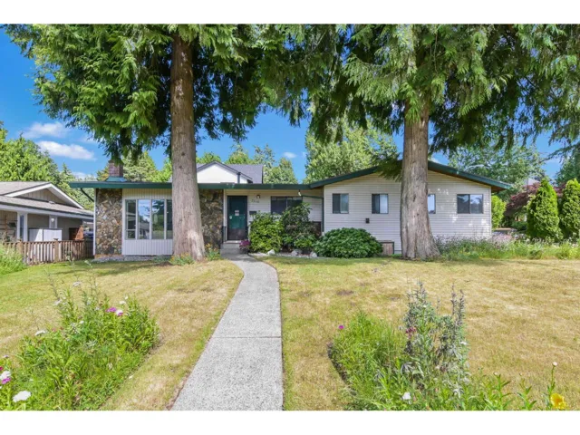 2560 127 STREET, Surrey, British Columbia V4A5S6