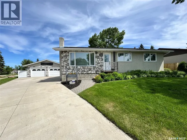 1430 Sibbald CRESCENT, Prince Albert, Saskatchewan S6V6B4