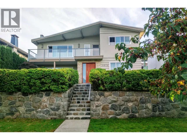 3014 E 14TH AVENUE, Vancouver, British Columbia V5M2J2