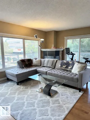#305 11111 82 AV NW, Edmonton, Alberta T6G0T3