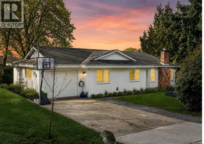 4285 Caen Rd, Saanich, British Columbia V8X3S5