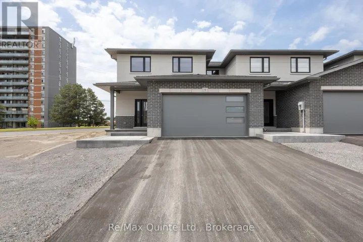 8 STINSON AVENUE, Belleville (Belleville Ward), Ontario K8P5N9