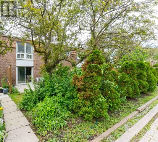 15 - 10 LEITH HILL ROAD, Toronto (Don Valley Village), Ontario M2J1Z2