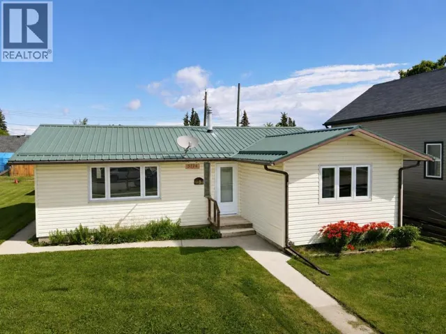 5114 47 Avenue W, Mayerthorpe, Alberta T0E1N0
