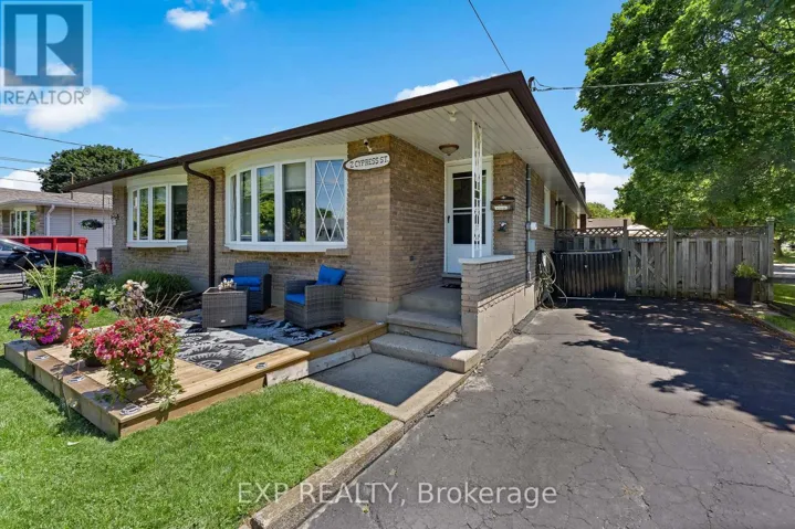 2 CYPRESS STREET, St. Catharines (Lakeport), Ontario L2N4L9